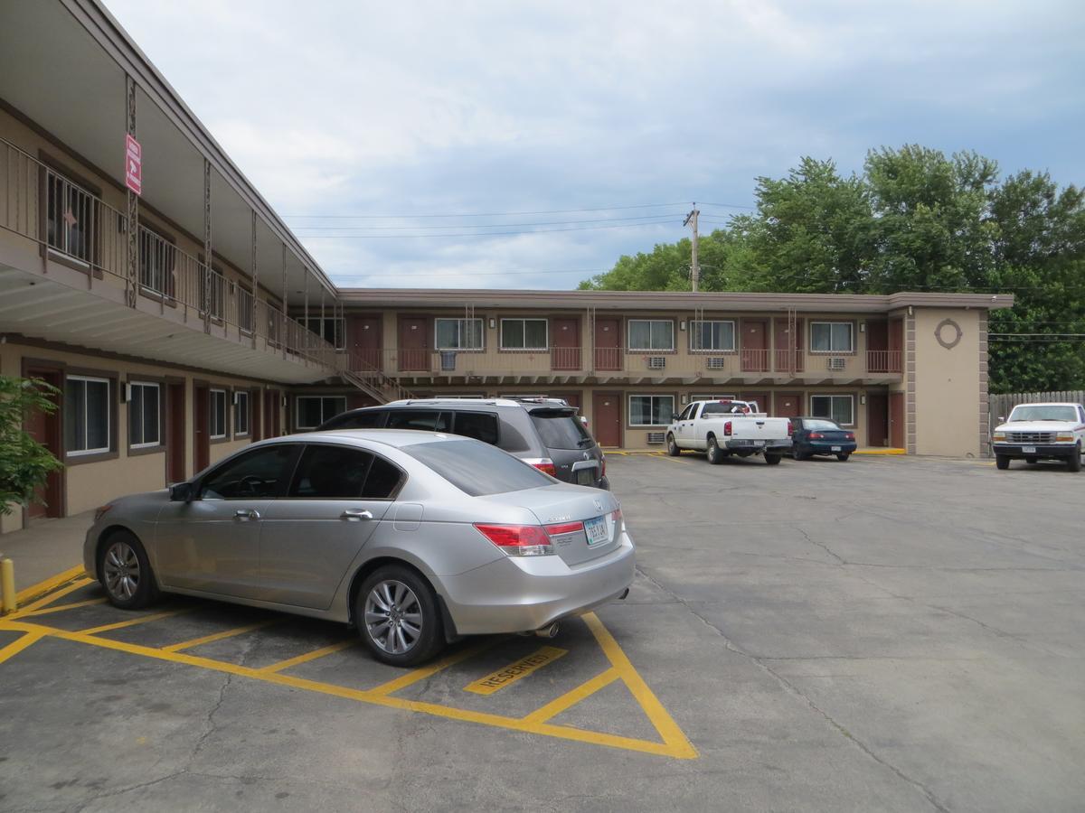 Deluxe Inn/Extended Stay - Council Bluffs 카르터레이크 외부 사진