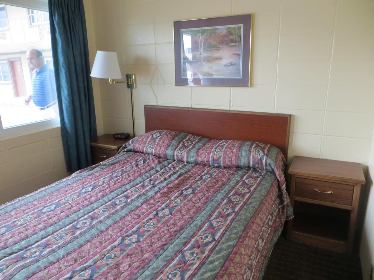 Deluxe Inn/Extended Stay - Council Bluffs 카르터레이크 객실 사진